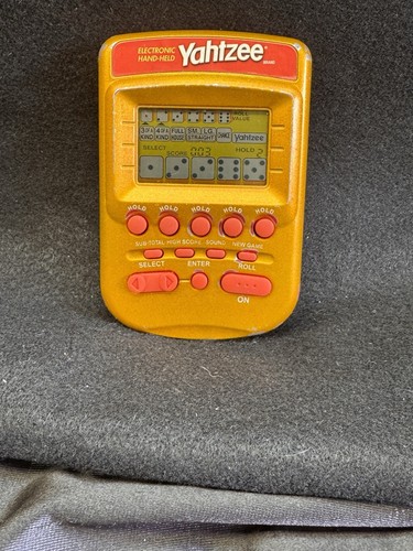 Hasbro 2002 vintage yahtzee - hasbro,