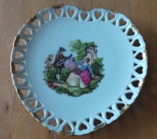 ASSIETTE EN PORCELAINE AJOUREE