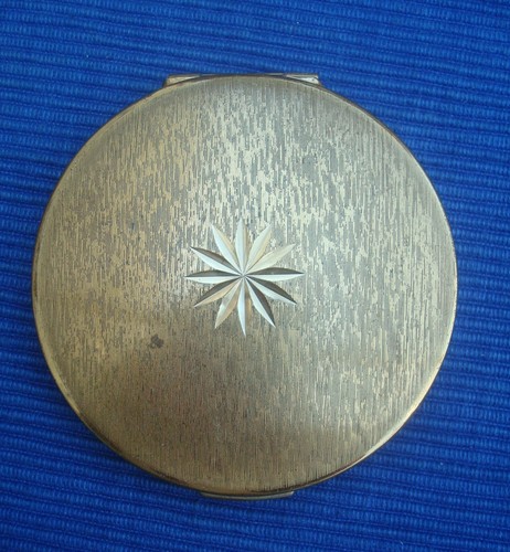 V69 poudrier ancien - v69,