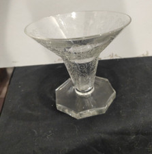 ancien verre gravé sur pied
