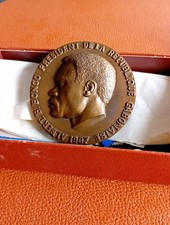 MEDAILLE Bronze  ALBERT BONGO  PRESIDENT GABON 1967 Par MARTINEZ 