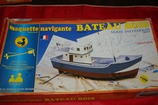 MAQUETTE NAVIGUANTE BATEAU BOIS THONIER 590 X 200 mm SOCLAINE TI 32 1/40e
