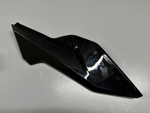 Une coque carenage plastique - une,