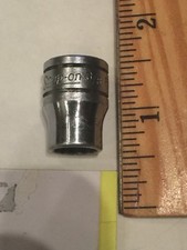 VINTAGE SNAP ON SOCKET F121