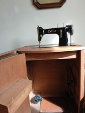 Meuble et machine à coudre vintage marque SINGER très bon état