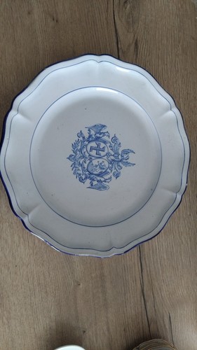 Plat faience emile - ,
