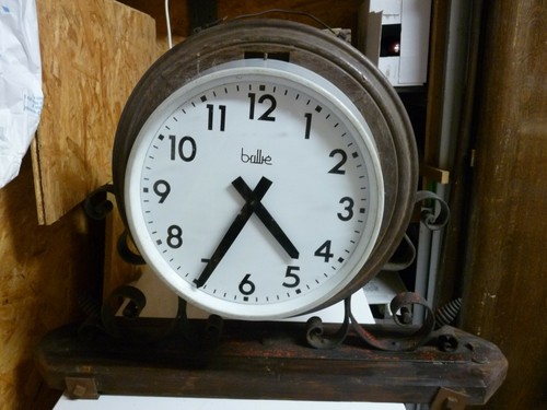 Grande horloge ancienne