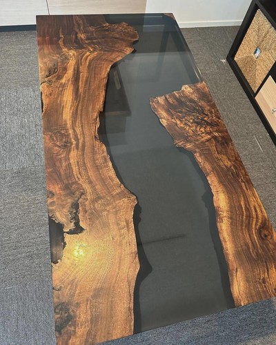 Live edge epoxy - edge,