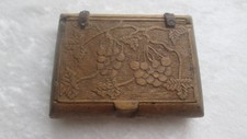 Ancienne tabatière en bois décor maison et vigne Snuff Box art populaire
