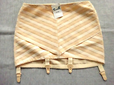 Jolie Gaine portes jarretelles