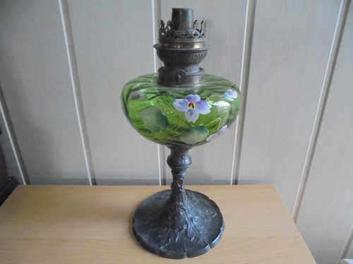Magnifique lampe pétrole - à,