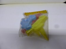 Ancien Jouet de plage - moule a sable en forme voiture bateau scooter avion