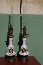 paire de lampes à pétrole