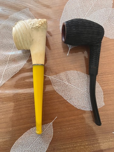 Deux pipes dont une - , écume