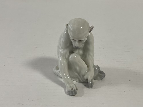 Statuette porcelaine - en,