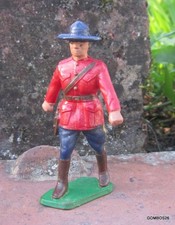 STARLUX POLICE MONTEE CANADIENNE / SOLDAT OFFICIER DEFILANT