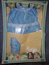 Tenue en boite pour poupée POP de Bella 