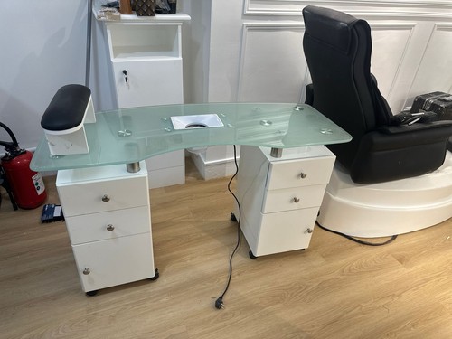 Table manucure - de,