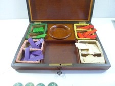 Coffret ancien boite Napoléon III poker chips Jetons en os peint