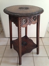 Superbe et ancienne SELLETTE GUERIDON TABLE  en BOIS sculpté décor breton  