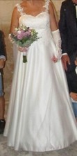 Robe de mariée + traîne-cape + gants + soutien-gorge taille 38/40