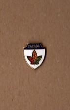 pin's Canada - feuille d'érable (EGF doré) hauteur: 1,6 cm
