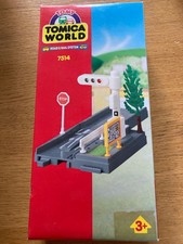 TOMICA WORLD road and rail system FEUX DE SIGNALISATION AVEC COMMANDE ARRÊT AUTO