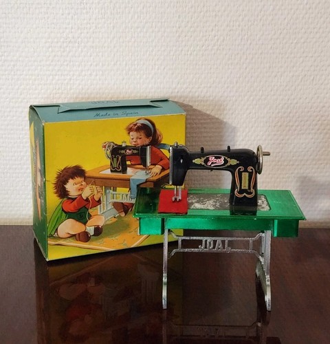 Machine coudre miniature - machine,