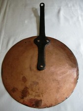 ANCIEN ET IMPORTANT COUVERCLE EN CUIVRE ET FER FORGE 18/19EME