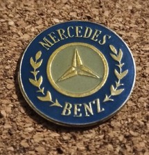 Pin's Mercedes Benz Auto