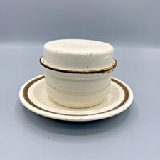 Beurrier à eau en céramique vintage – Blanc moucheté liseré brun avec coupelle