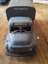 camionette publicité MICHELIN