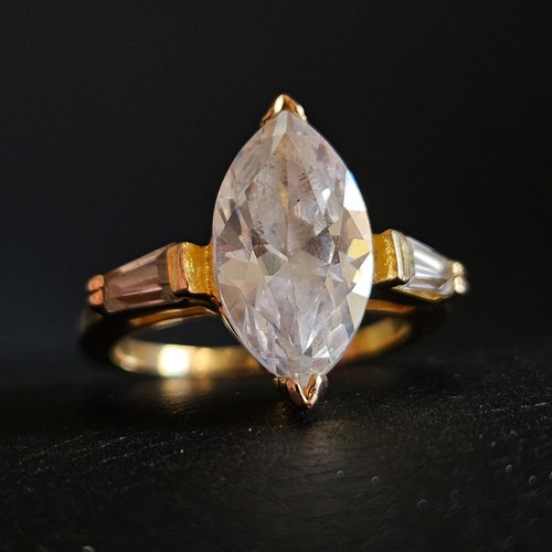 Magnifique bague marquise