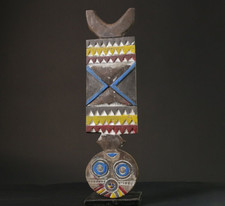 Masque africain en bois ancien