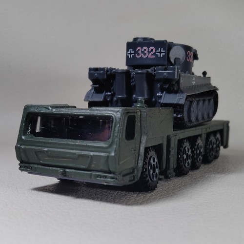 Grand camion militaire - , tomica