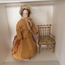 poupée de mode taille 4 , 44 cm en bon état , robe et chapeau d'époque , JUMEAU