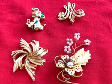 Lot de 4 Belles Anciennes Broches