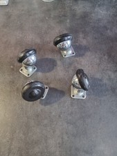 Un jeu de 4 Roulettes de meuble