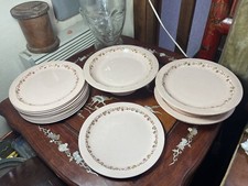 Longwy modèle Betty 10 assiettes à desserts + 3 plats confituriers  vieux rose