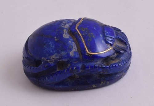 Scarabée égyptien sculpté