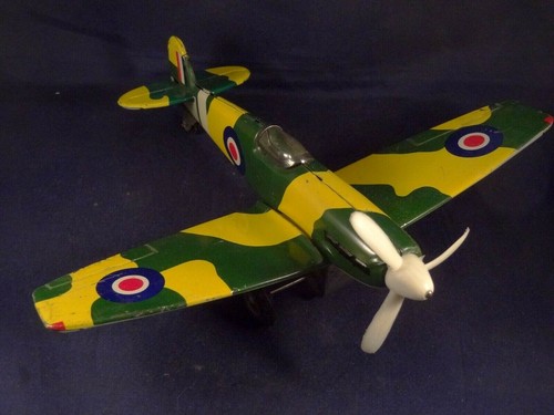 Ancien jouet avion chasse