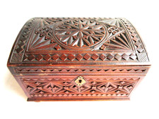 Ancien coffre à bijoux Napoléon III, tout en bois sculpté, intérieur capitonné