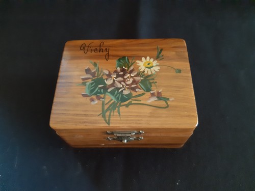 Petite boîte ancienne - , en