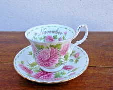 Tasse à thé porcelaine Royal Albert NOVEMBER chrysanthèmes roses TBE