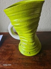 Pichet TRES ORIGINAL contemporain destructuré émaillé vert anis  