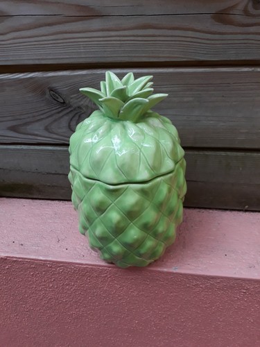 Pièce forme pot à - de,