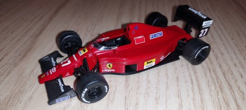 Voiture miniature ferrari - miniature, f1