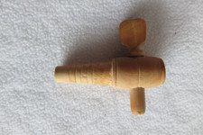 Petit Robinet  de tonneau En Bois