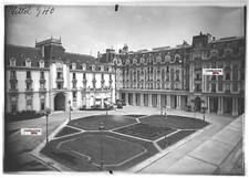 Plaque verre photo ancienne positif noir & blanc 13x18 cm Vittel hôtel camions