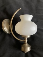 applique en verre opaque et